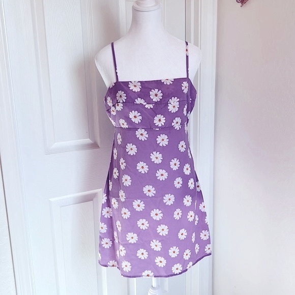 Evolutionary Spaghetti Strap Square Neck Daisy Print Mini Slip Dress - Picture 1 of 8